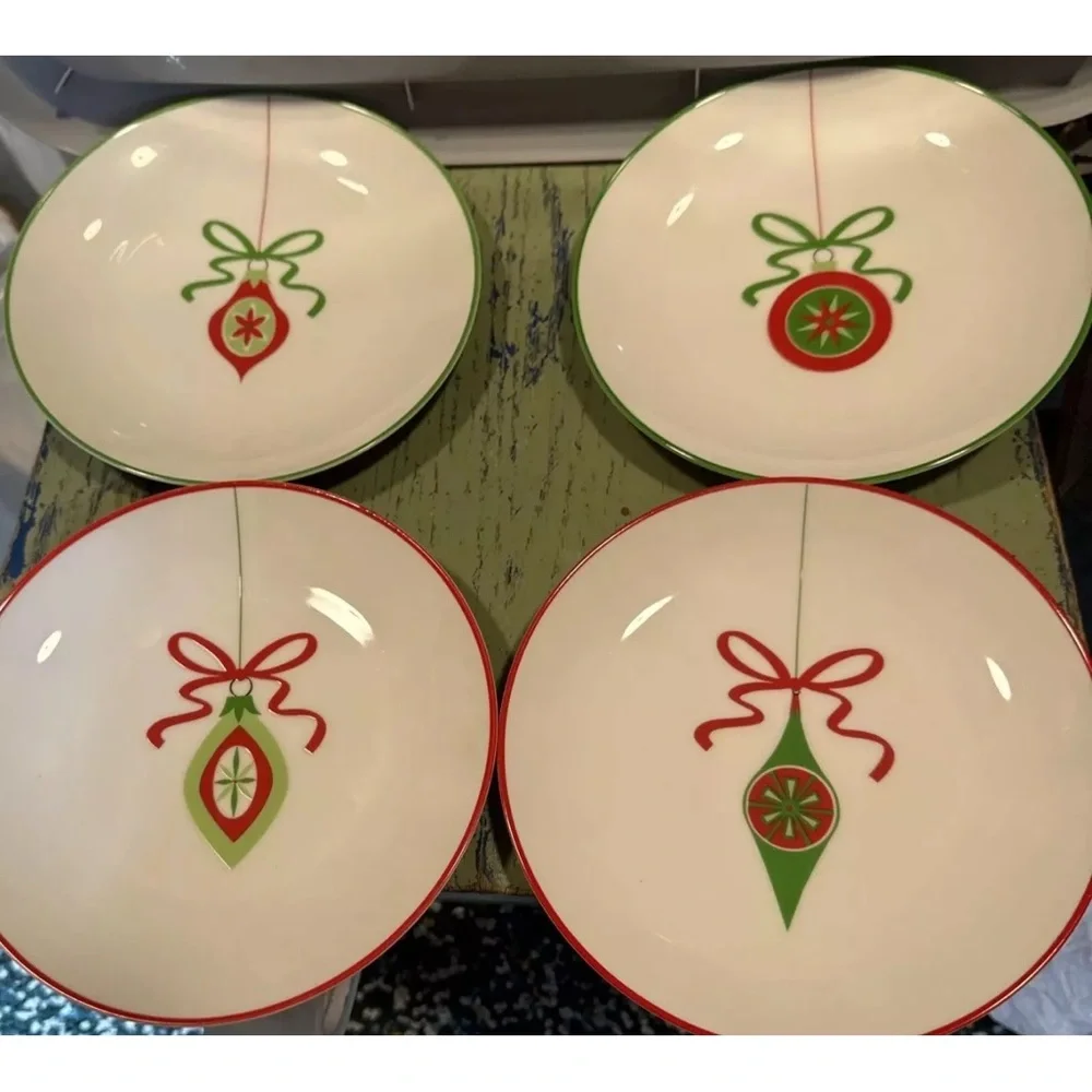 Crate & Barrel Christmas Ornament Set 4 Luncheon Dessert Salad Plates 8” each